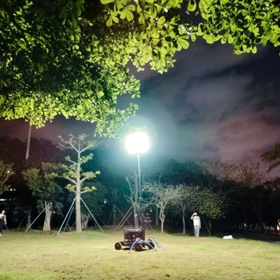 Φορητό φως πύργου LED Βαλόνι Εργασιακό φως 700 Watt Υπερ φωτεινό με φωτισμό 360 °